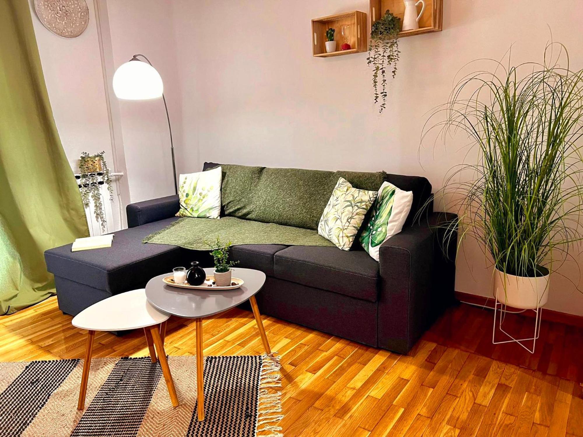 Charming House 2